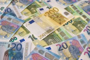 50 and 20 euro banknotes